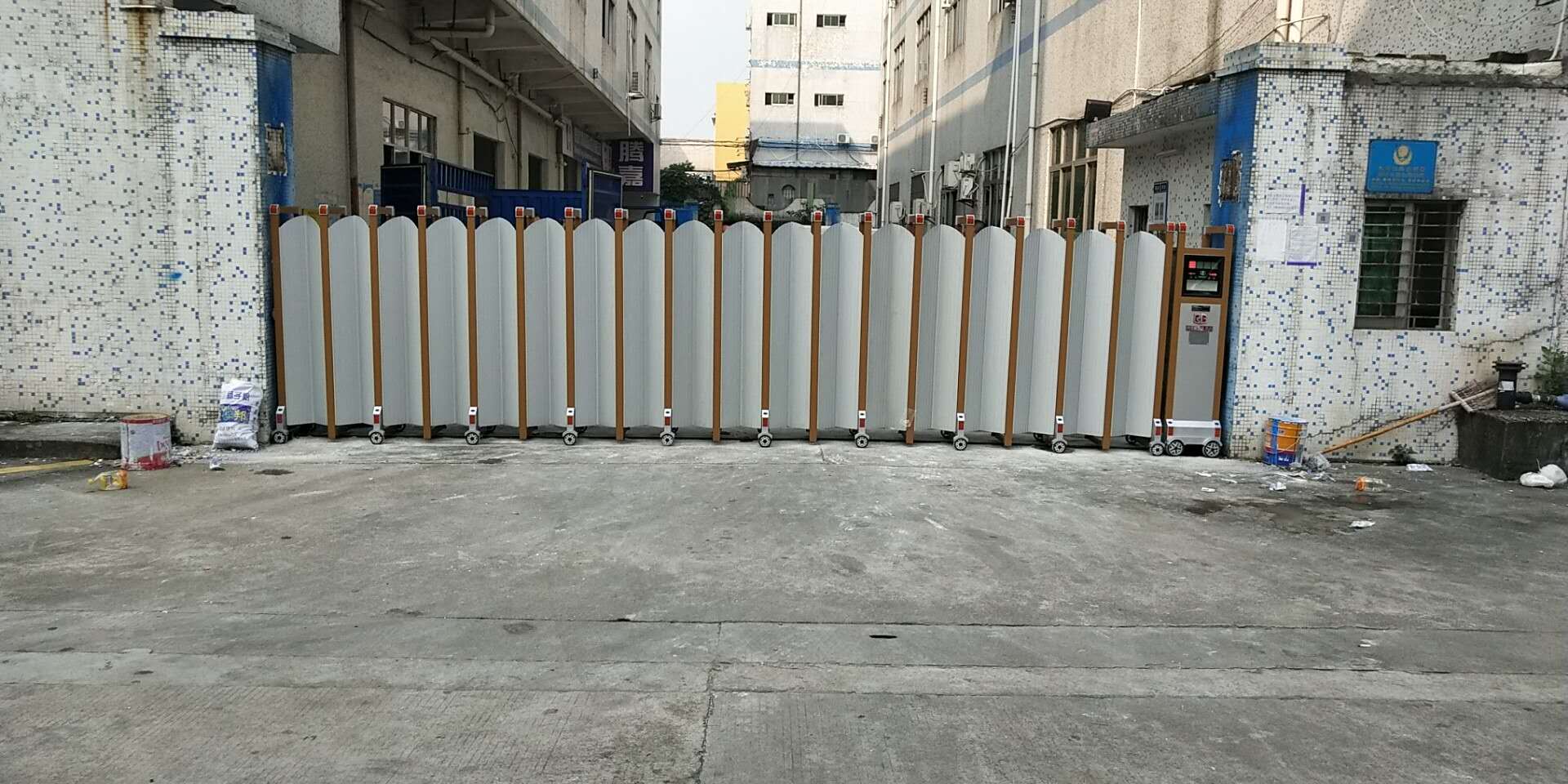 深圳福永社區(qū)電動屏風(fēng)門案例